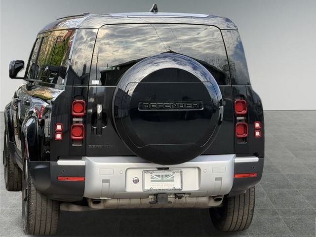 2024 Land Rover Defender 130 S photo 3