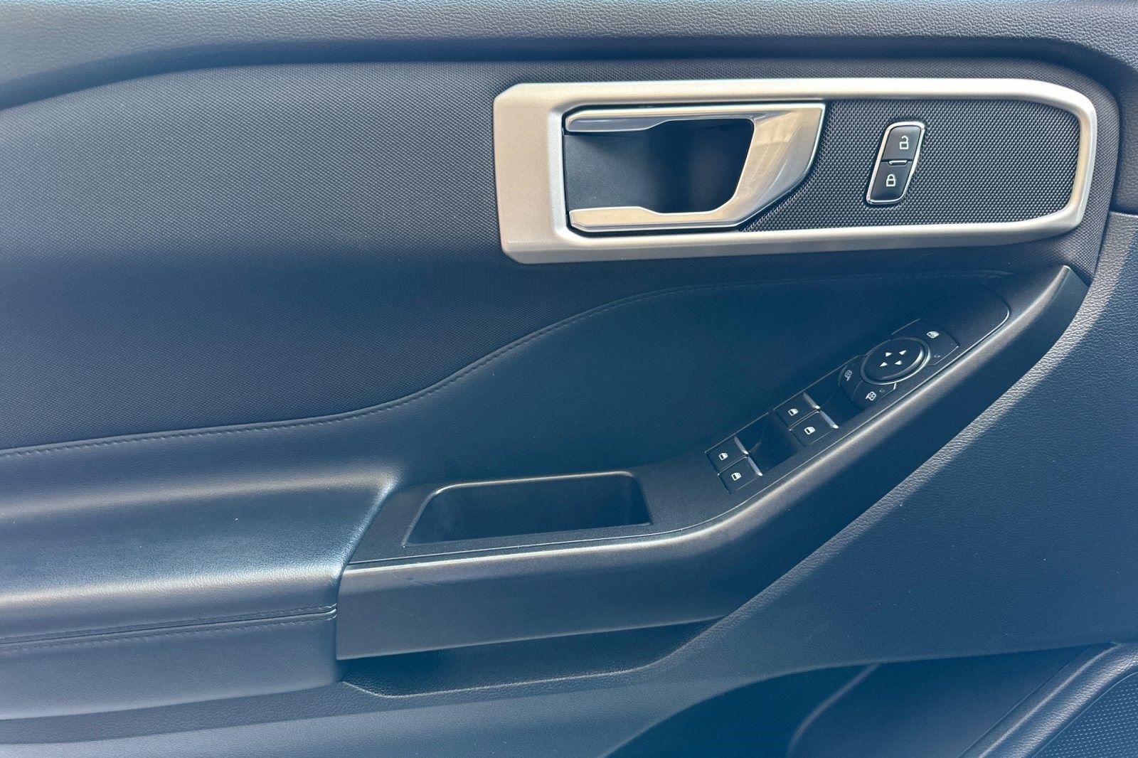 2020 Ford Explorer XLT photo 9