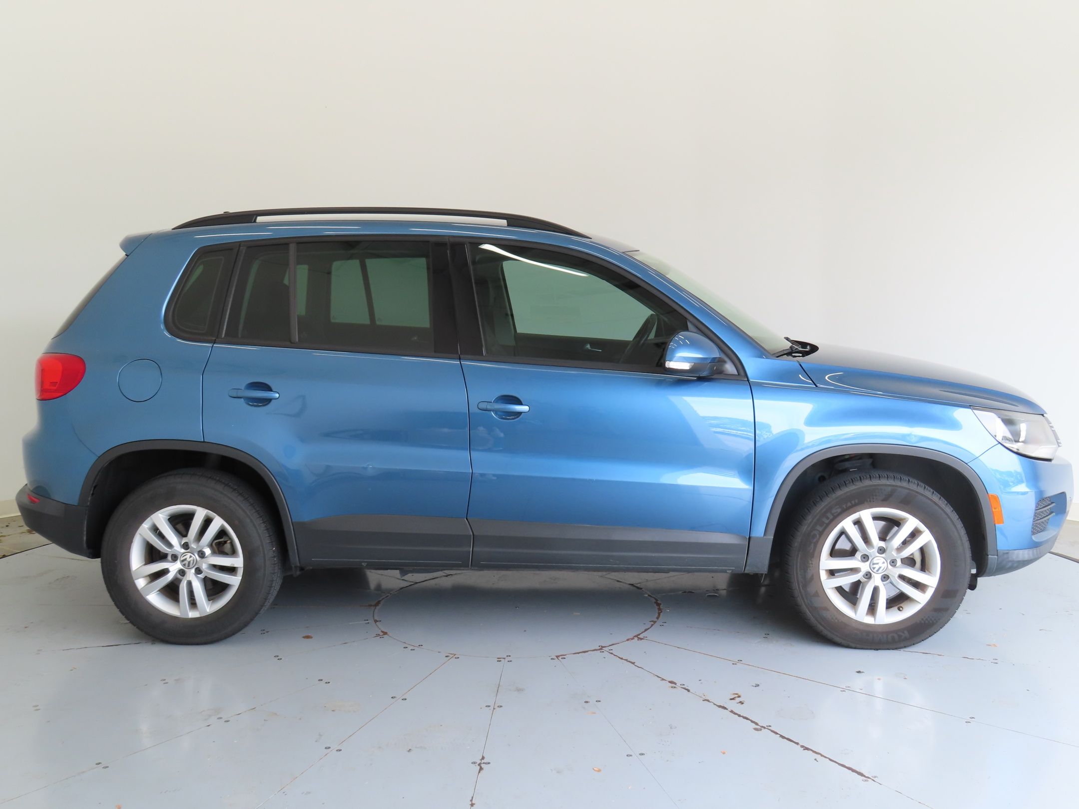 Used 2017 Volkswagen Tiguan S with VIN WVGAV7AX0HK028659 for sale in McKinney, TX
