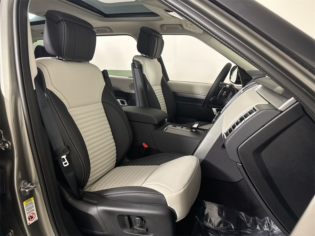 2025 Land Rover Discovery SE photo 22