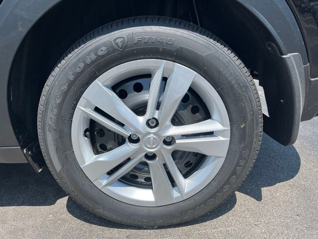 2025 Nissan Kicks Play S photo 4