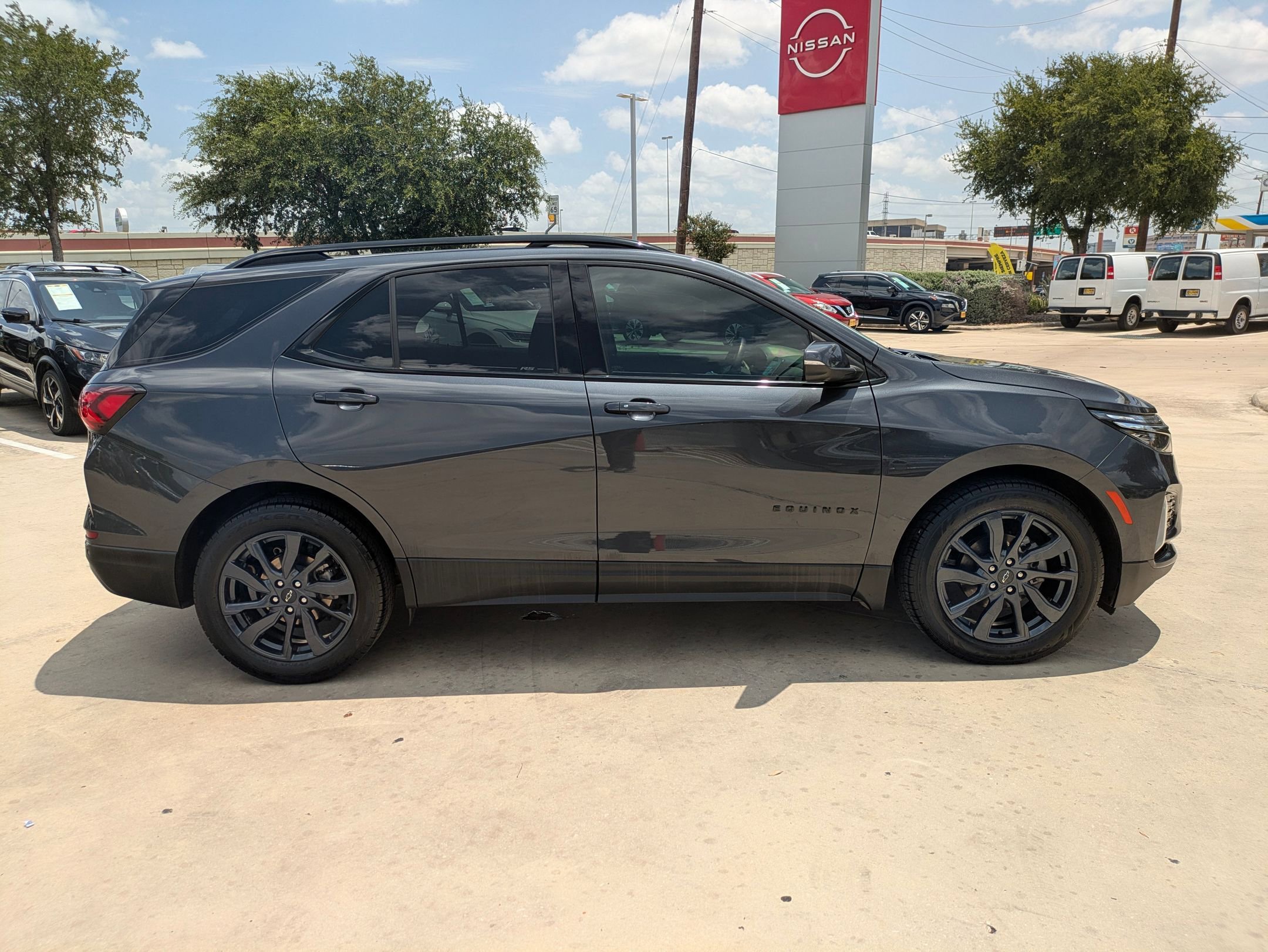 2022 Chevrolet Equinox RS photo 2