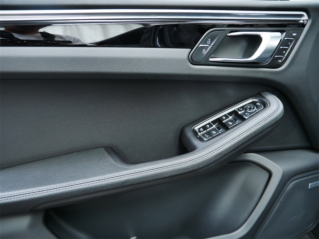 2022 Porsche Macan photo 10