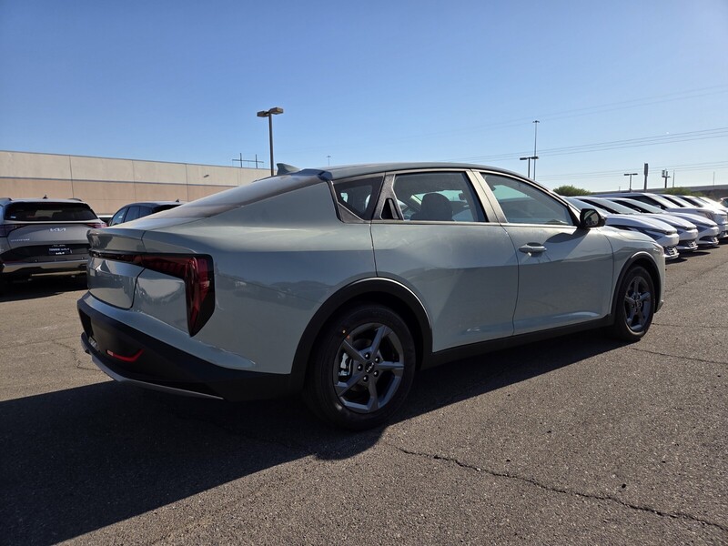 2025 Kia K4 LXS photo 3