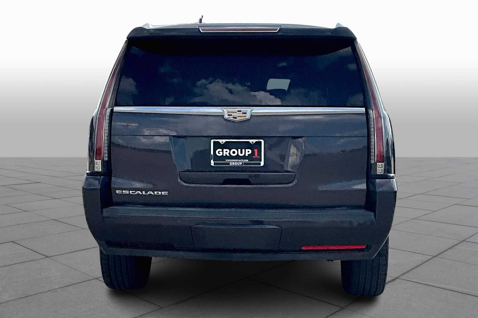 2016 Cadillac Escalade ESV Luxury photo 4