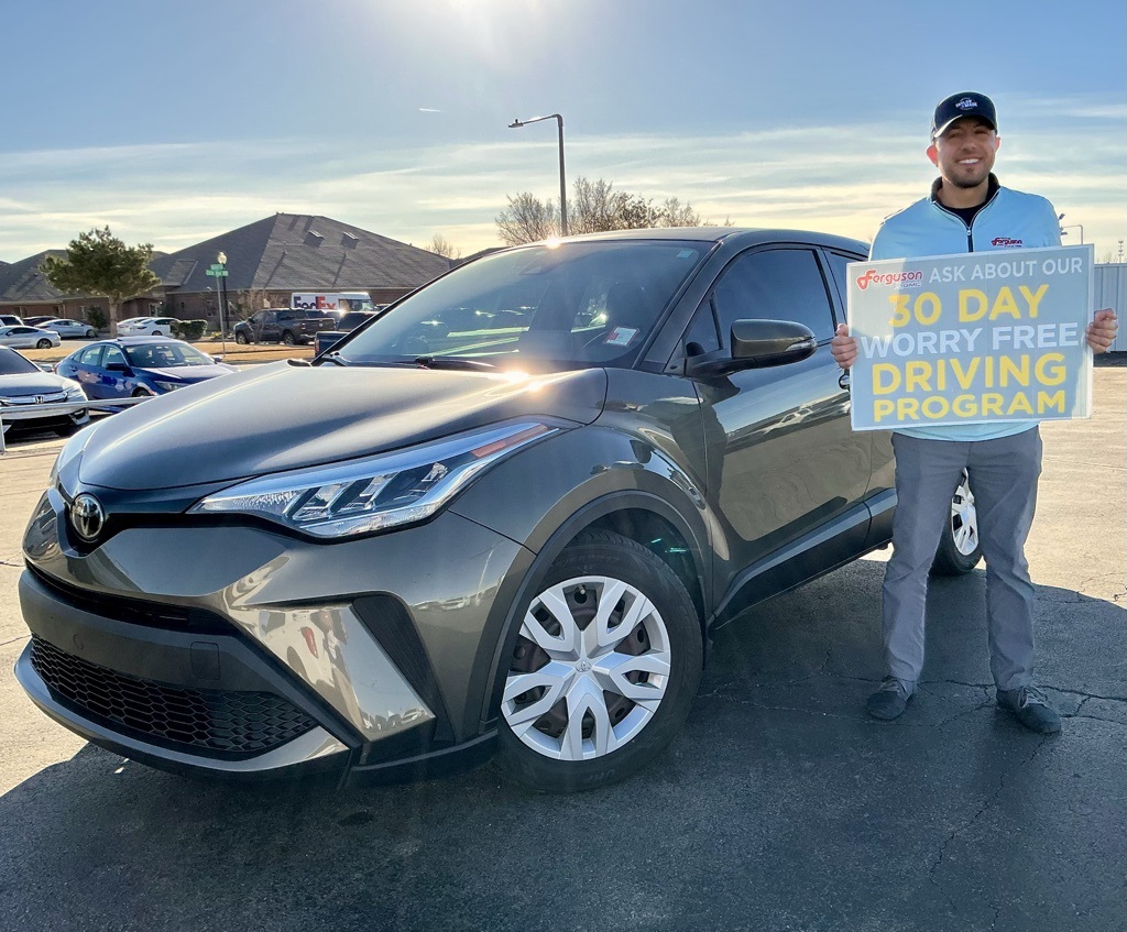 2021 Toyota C-HR LE's photo