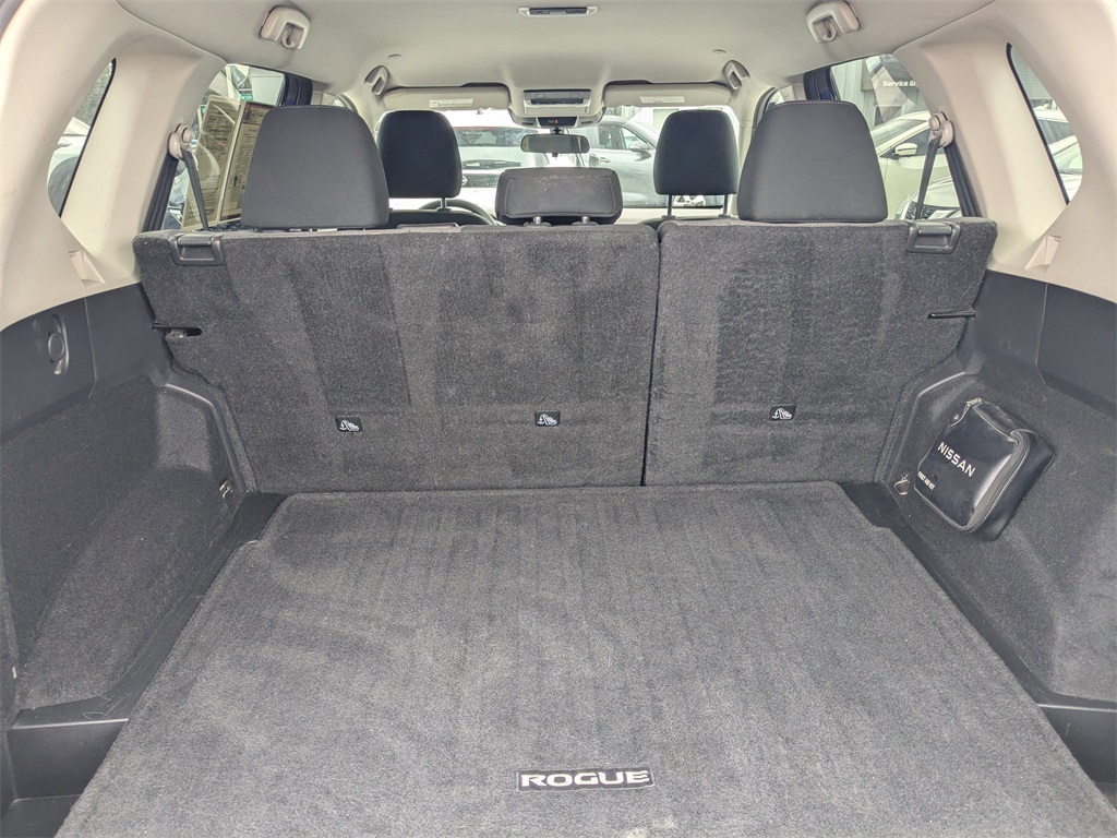 2022 Nissan Rogue SV photo 12