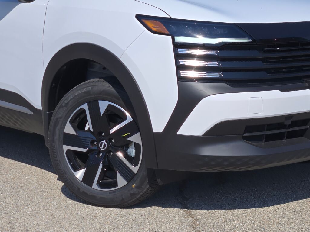 2025 Nissan Kicks SV photo 2