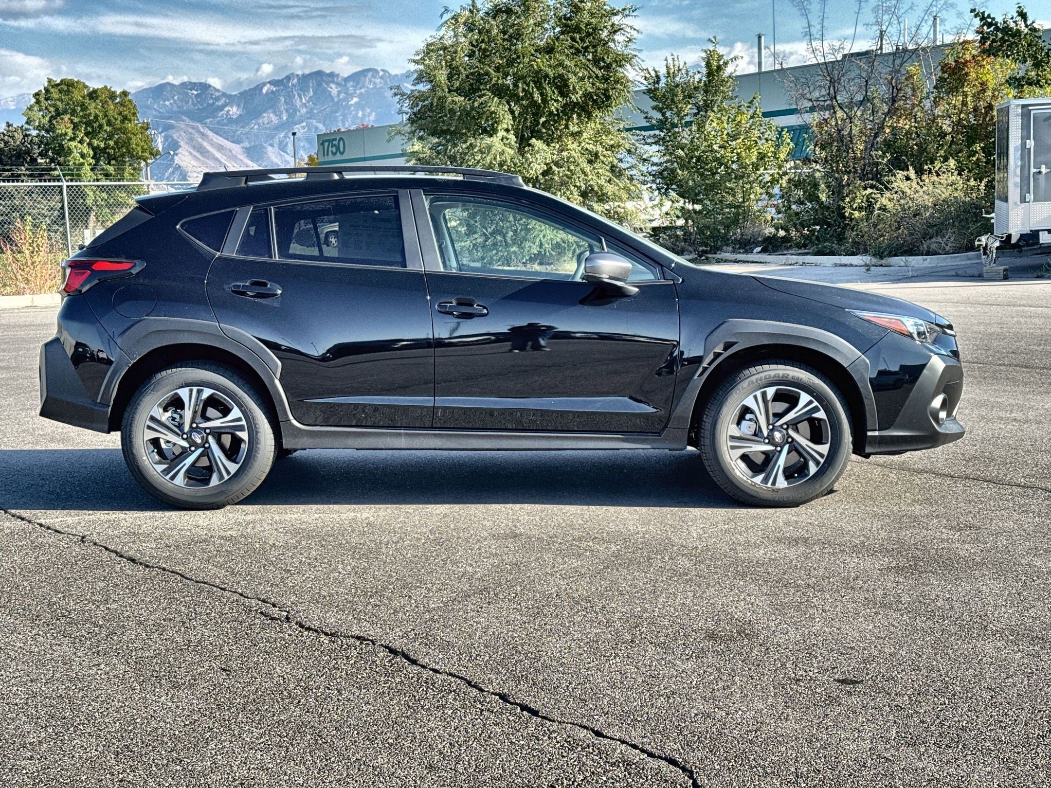 2025 Subaru Crosstrek Premium photo 2