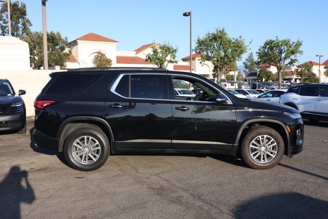 2022 Chevrolet Traverse photo 2
