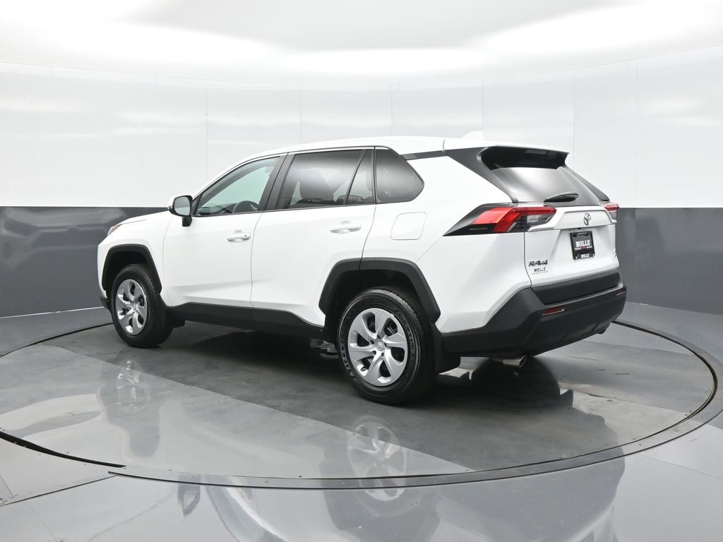 2022 Toyota RAV4 LE photo 3