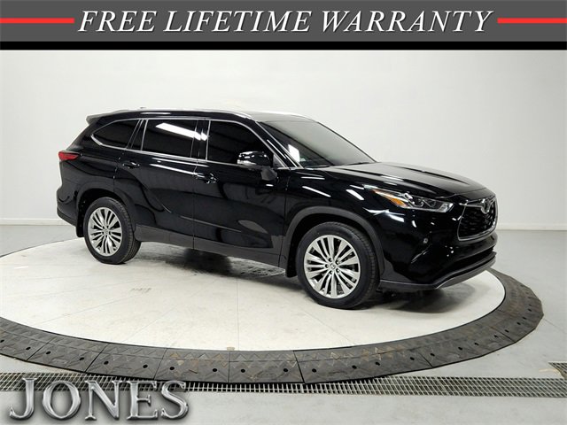 2023 Toyota Highlander Limited's photo