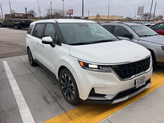 2024 Kia Carnival EX's photo