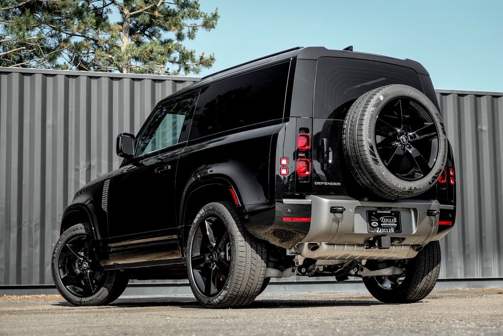2025 Land Rover Defender 90 X-Dynamic SE photo 2
