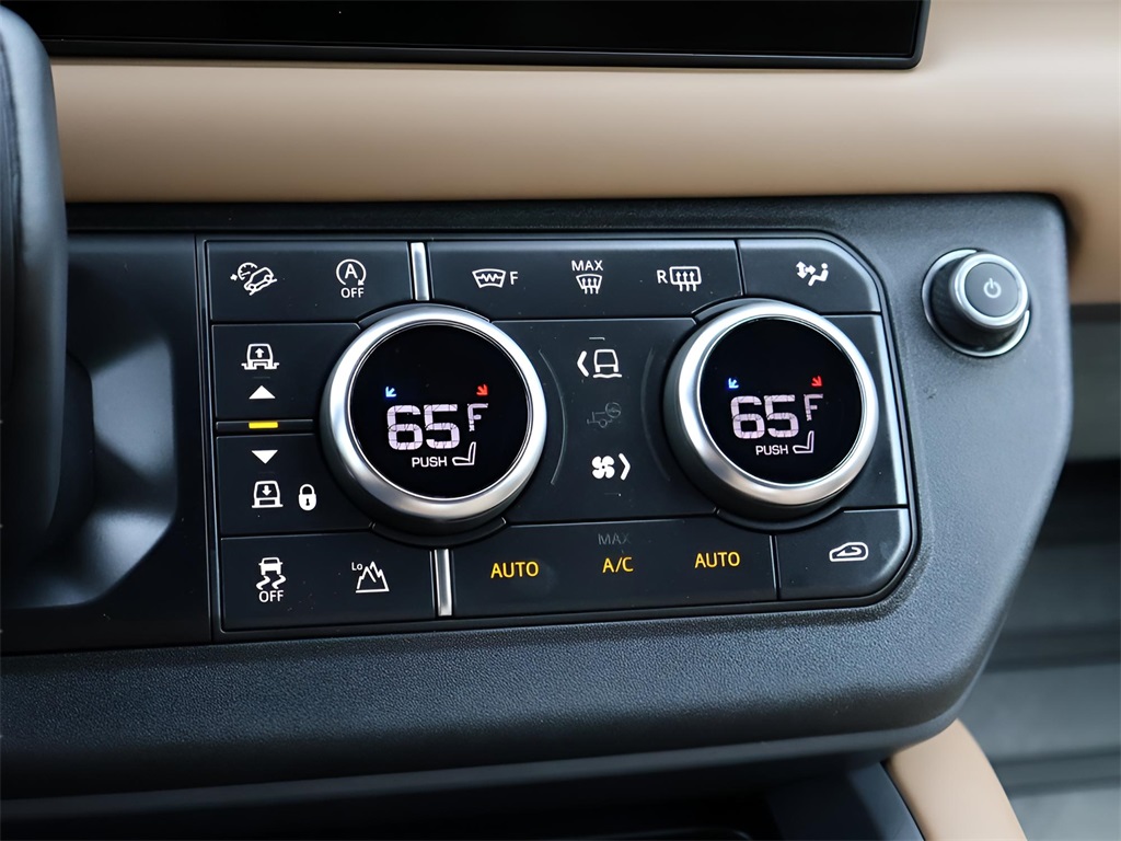 2025 Land Rover Defender 110 S photo 25