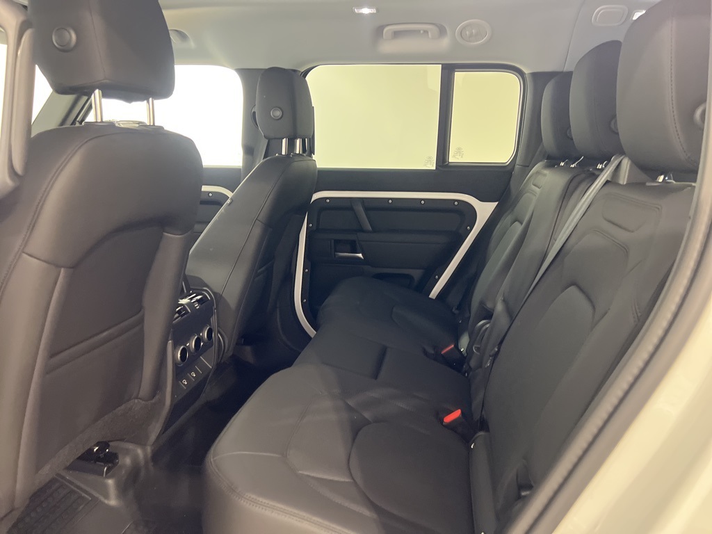 2025 Land Rover Defender 130 S photo 21