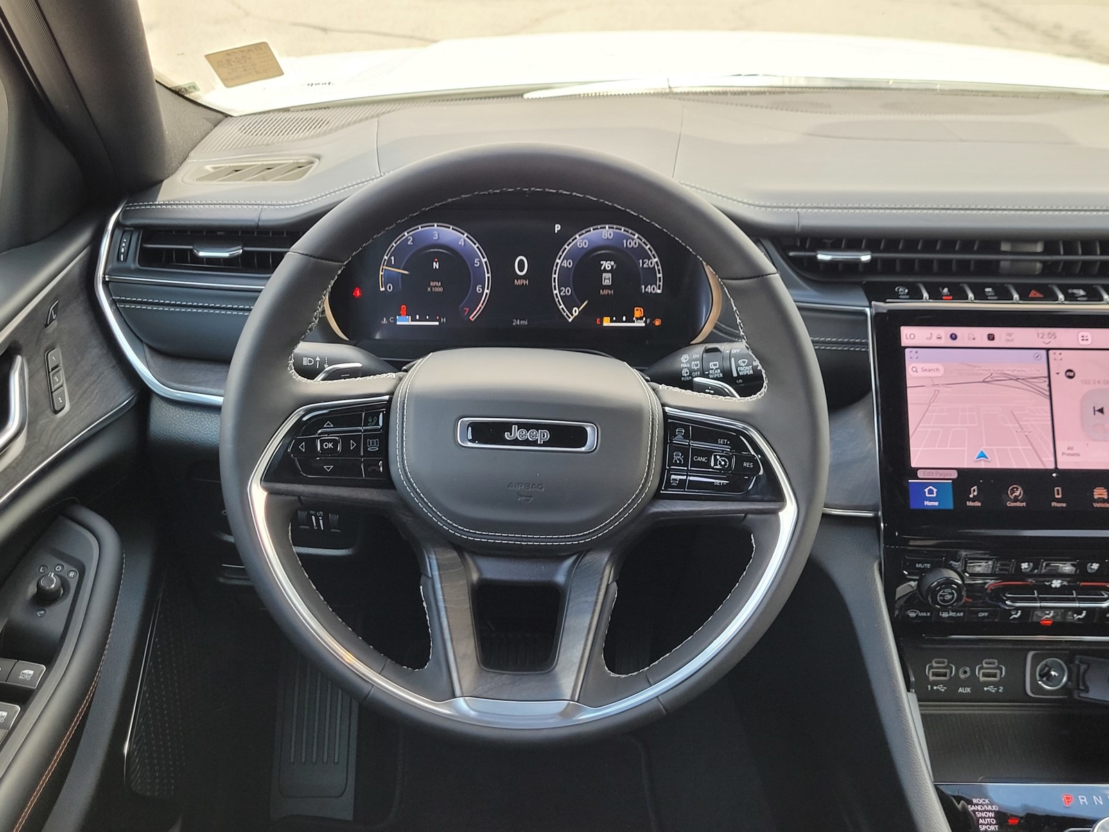 2025 Jeep Grand Cherokee Overland photo 11