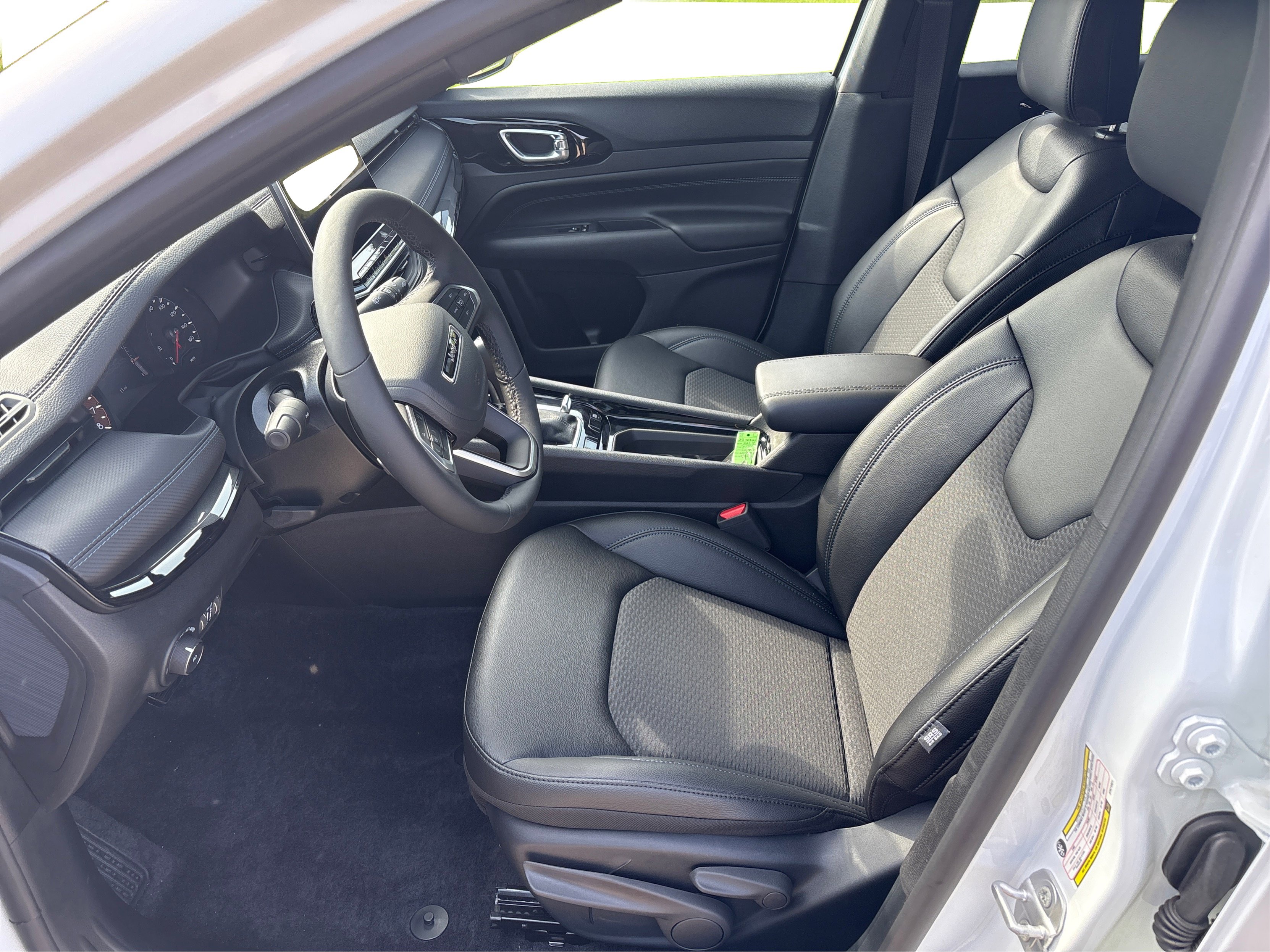 2025 Jeep Compass Latitude photo 8