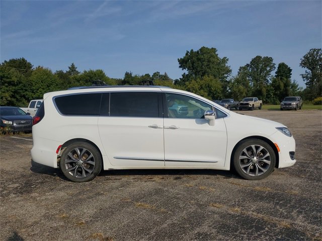 2019 Chrysler Pacifica Limited photo 5
