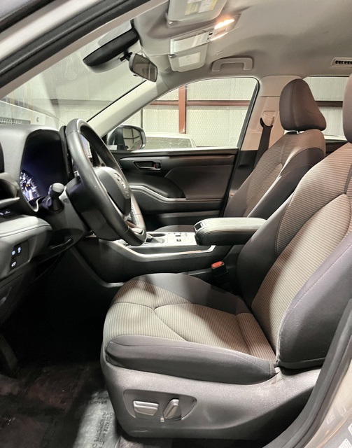 2024 Toyota Highlander LE photo 10