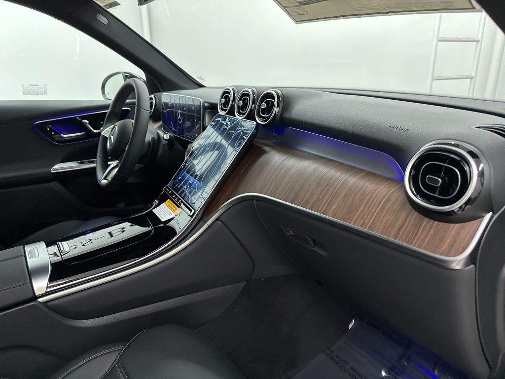 2025 Mercedes Benz GLC 300 photo 18