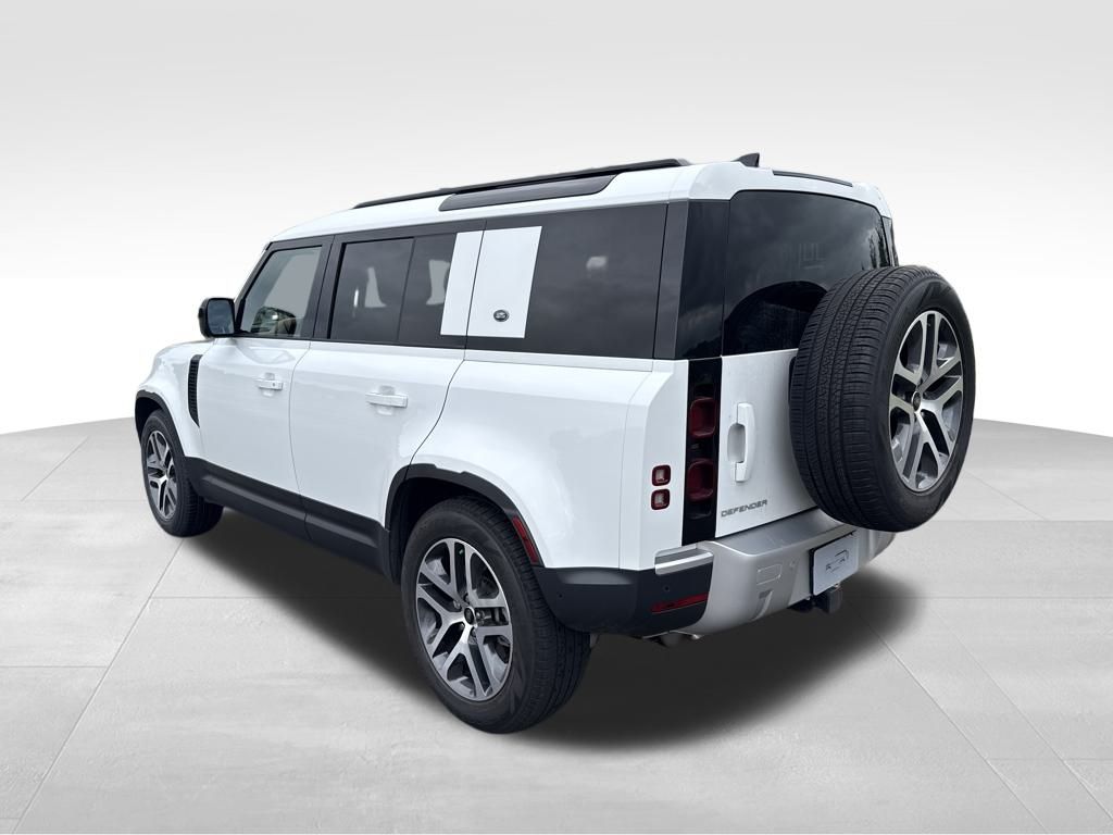 2024 Land Rover Defender 110 S photo 2