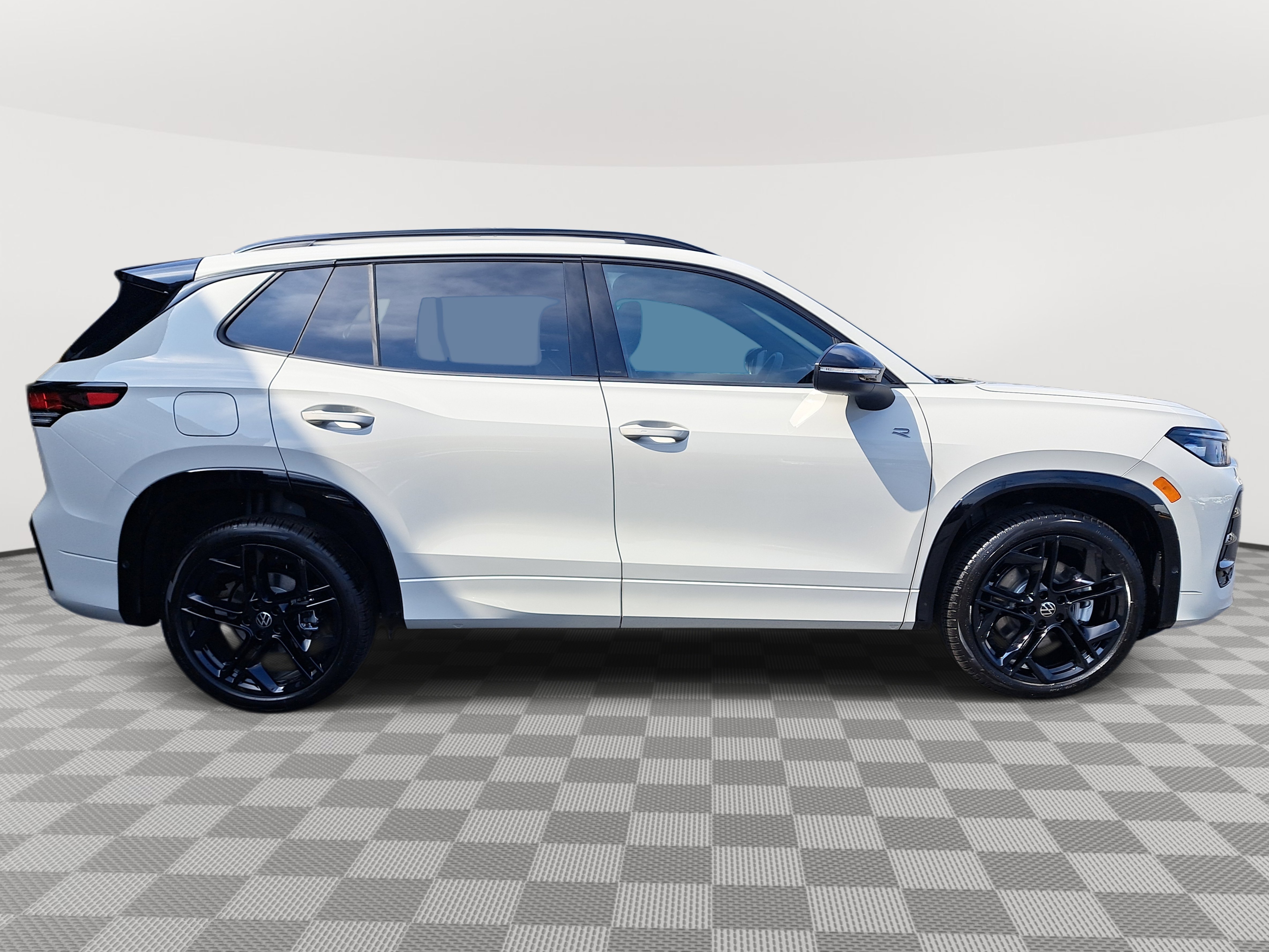 2025 Volkswagen Tiguan SE R-Line Black photo 4