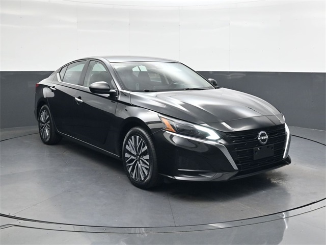 2024 Nissan Altima 2.5 SV photo 2