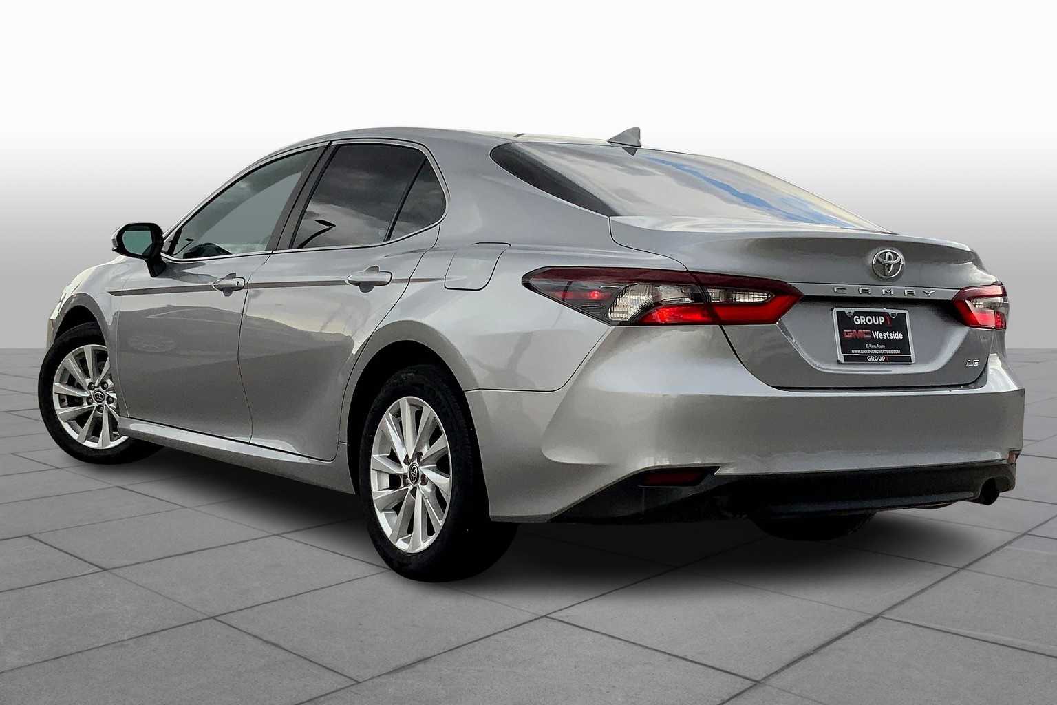 2022 Toyota Camry LE photo 10