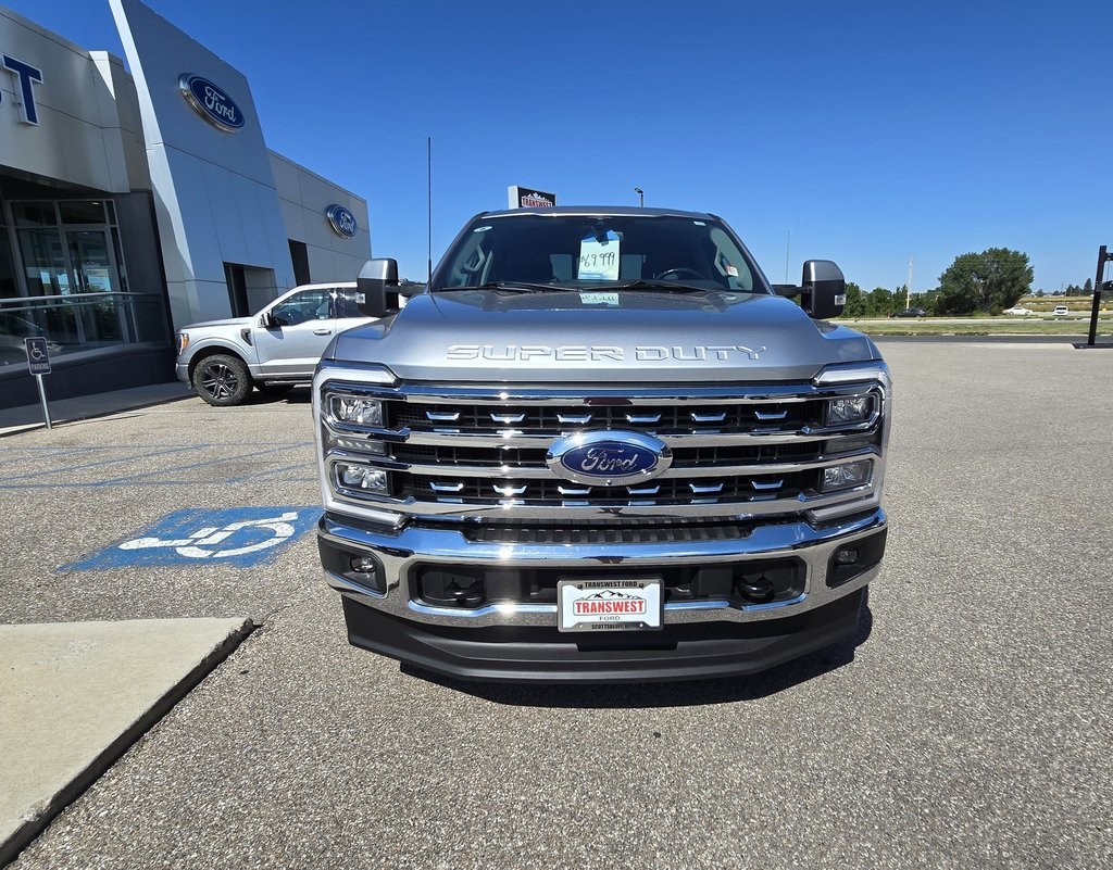2023 Ford F-250 Lariat photo 2