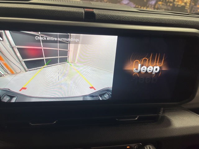 2025 Jeep Gladiator photo 13