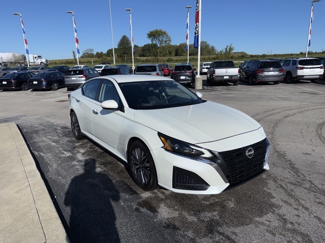 2023 Nissan Altima 2.5 SV photo 3