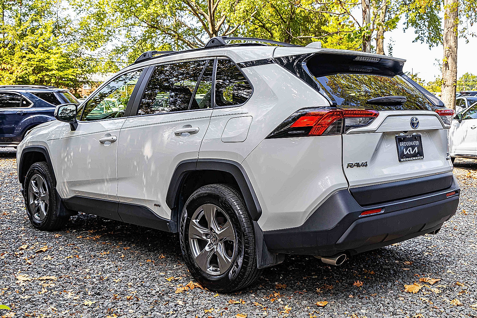 2023 Toyota RAV4 Hybrid XLE photo 2