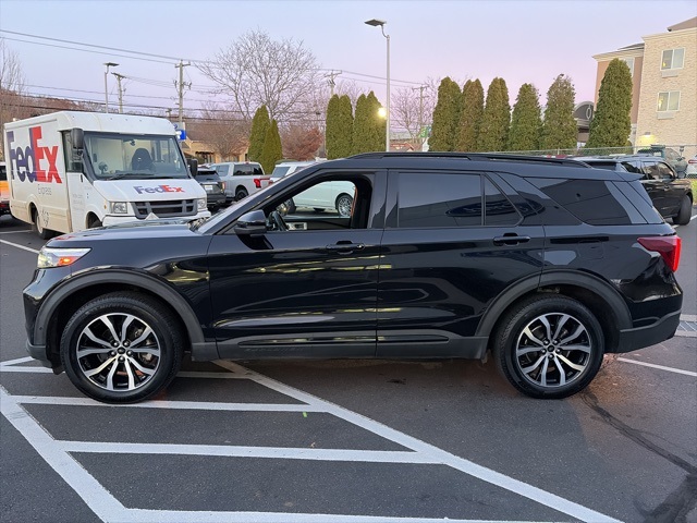 2021 Ford Explorer ST photo 4