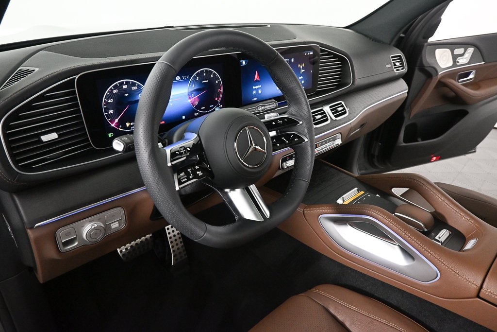 2025 Mercedes Benz GLS 450 4MATIC photo 4