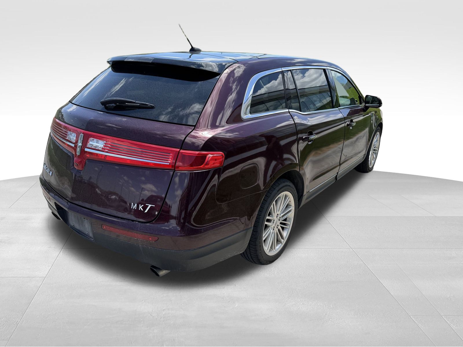 2019 Lincoln MKT Reserve photo 3