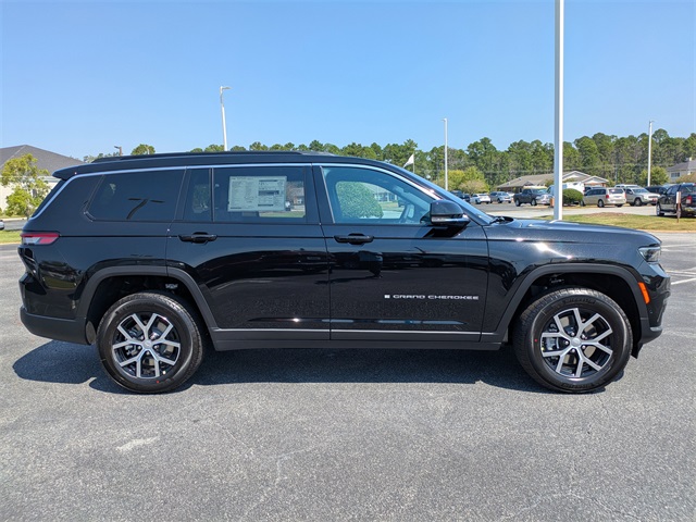 2025 Jeep Grand Cherokee Limited photo 2
