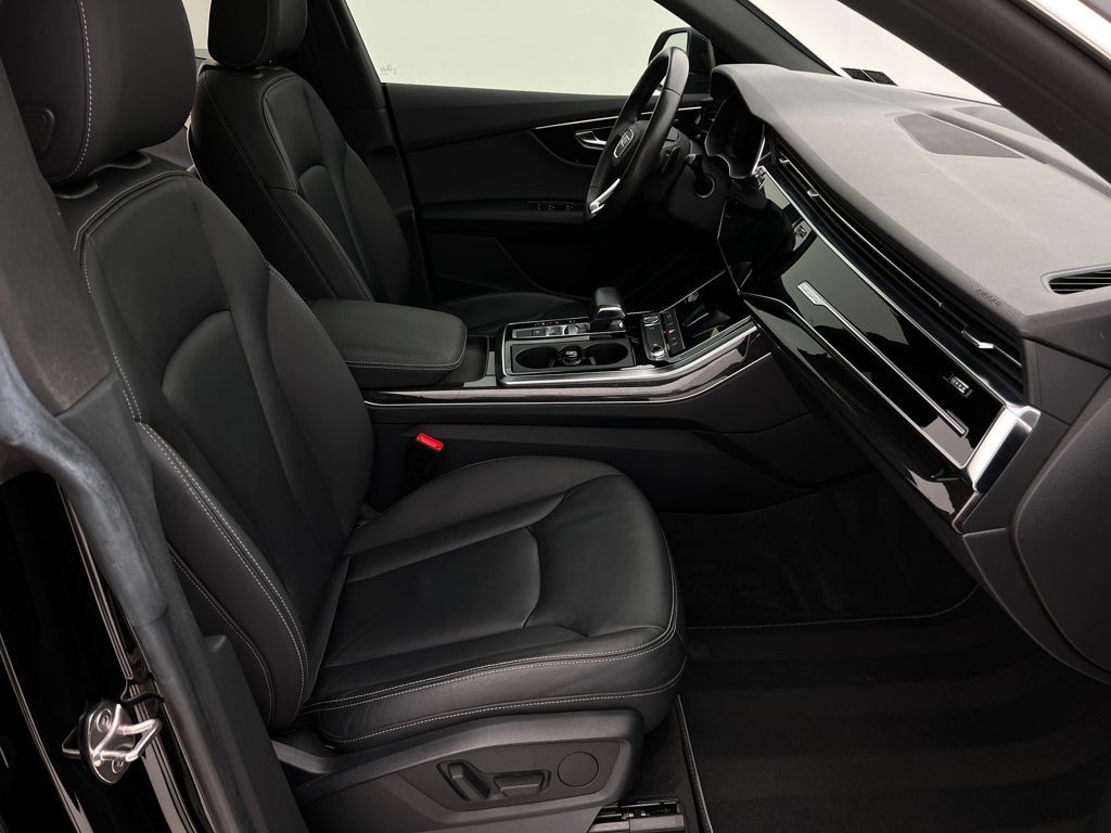 2019 Audi Q8 Premium photo 16