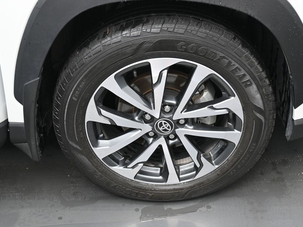 2023 Toyota Corolla Cross XLE photo 36