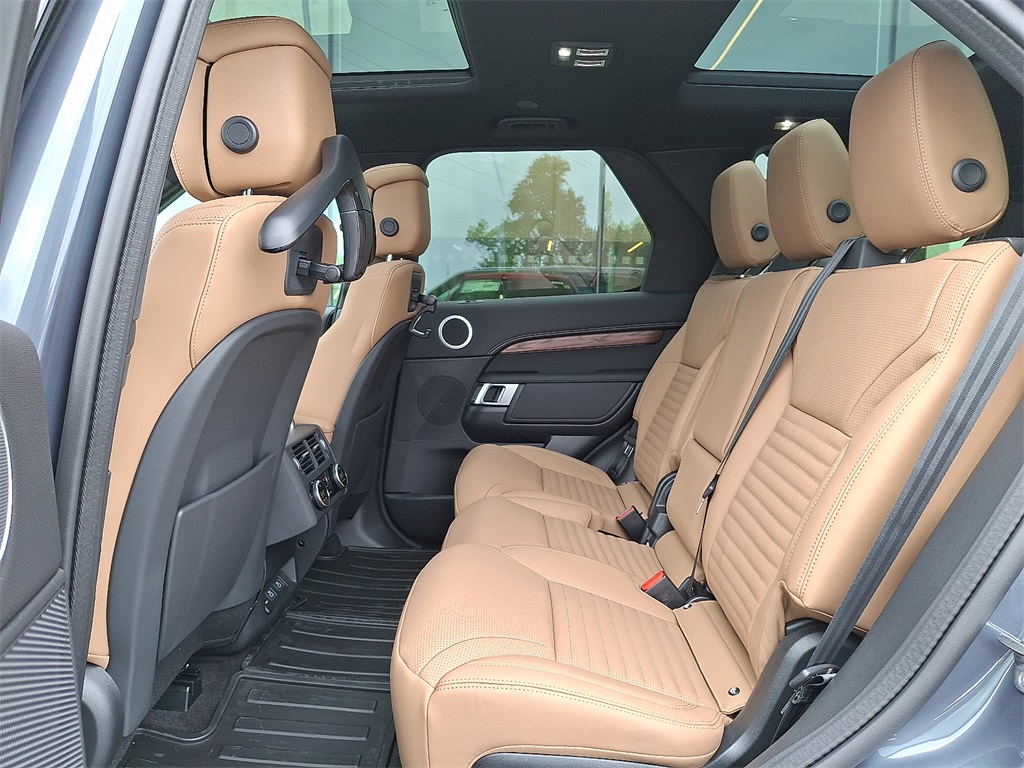 2025 Land Rover Discovery SE photo 7