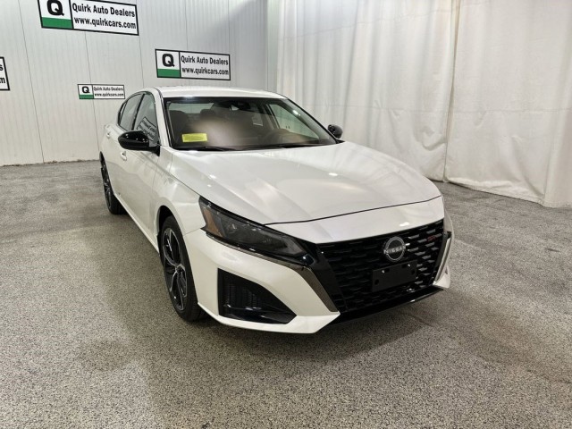 2025 Nissan Altima SR