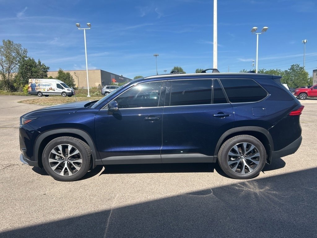 2024 Toyota Grand Highlander MAX Platinum photo 2