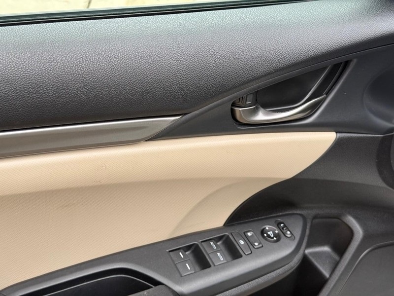 2018 Honda Civic Sport photo 18