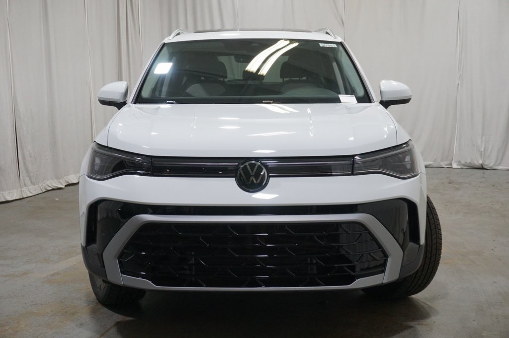 2025 Volkswagen Taos SEL photo 4