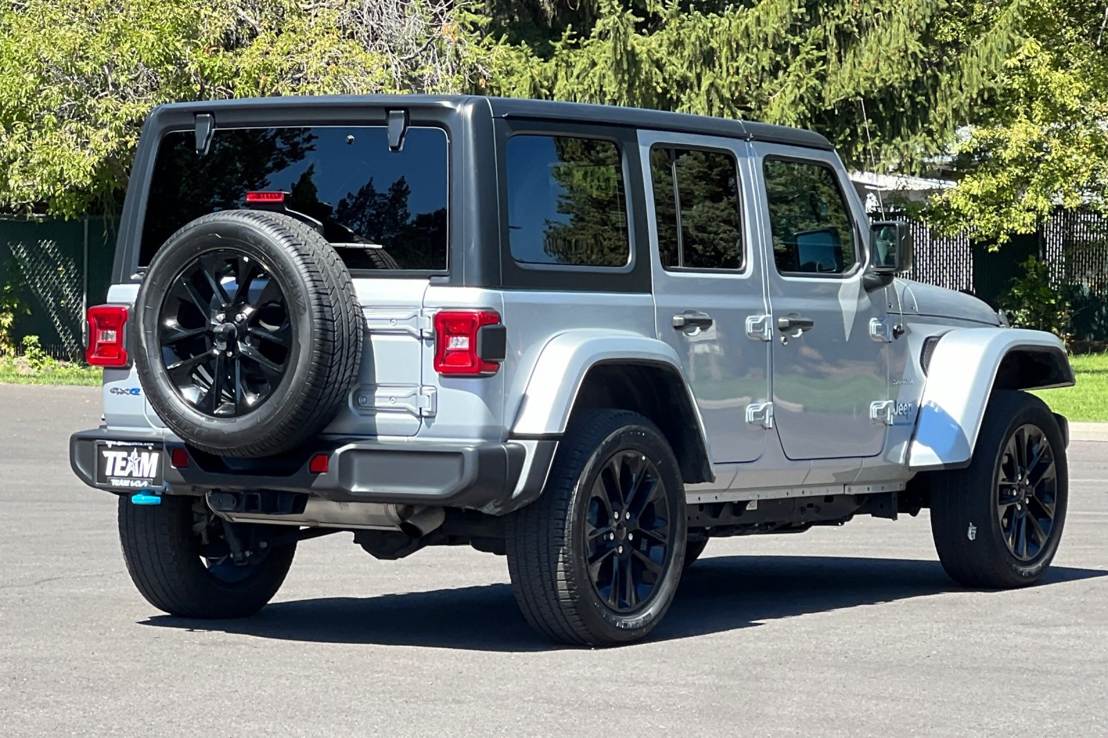 2023 Jeep Wrangler Sahara 4xe photo 3