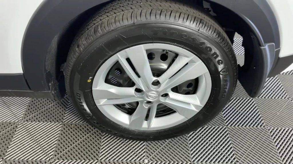 2025 Nissan Kicks Play S photo 29