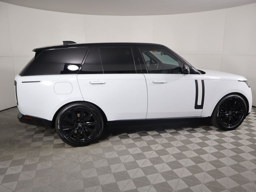 2025 Land Rover Range Rover SE photo 4
