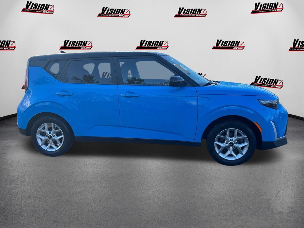 2023 Kia Soul S photo 4