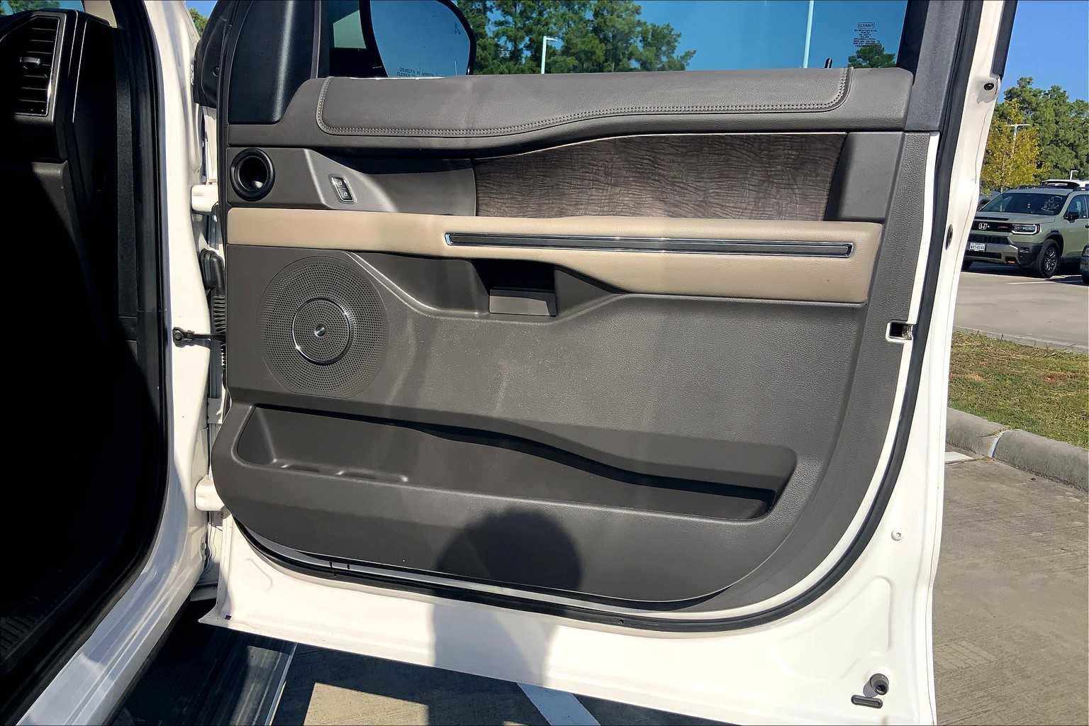 2019 Ford Expedition Limited photo 16