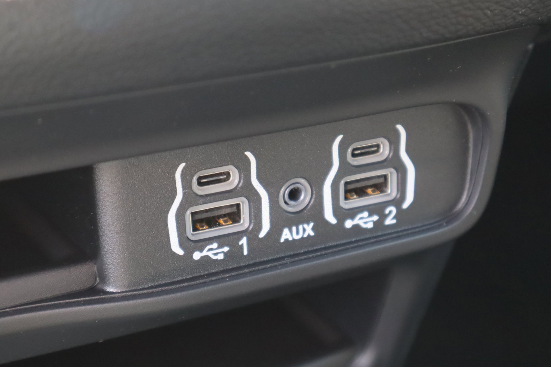 2025 Chrysler Voyager LX photo 14
